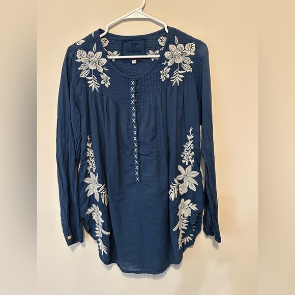 Johnny Was 3J Workshop Blue Long Sleeve Top with White Floral Embroidery Size S - Picture 2 of 13